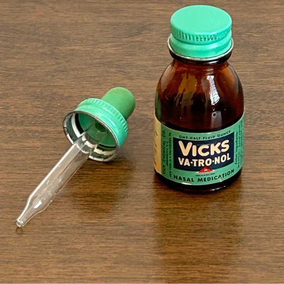 VINTAGE VICKS VA-TRO-NOL NASAL MEDICATION WITH EYE DROPPER AND BOX - Picture 6 of 9
